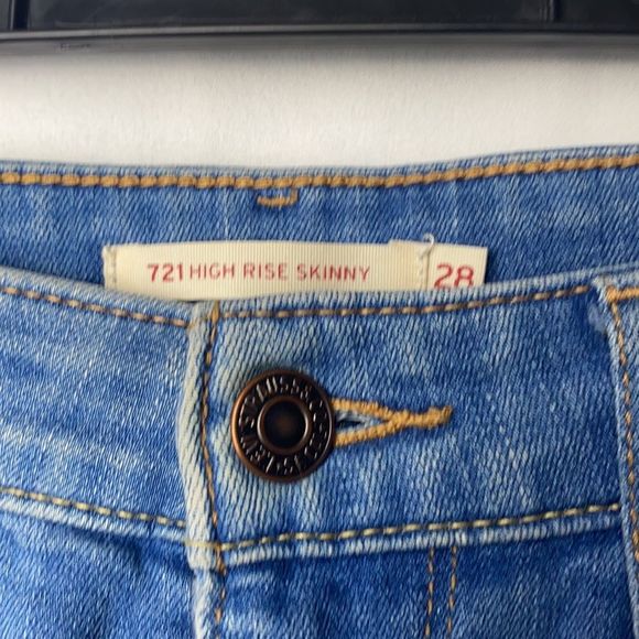📚Levi’s 721 High Rise Skinny Women’s Jeans Ripped Knee - Picture 5 of 10